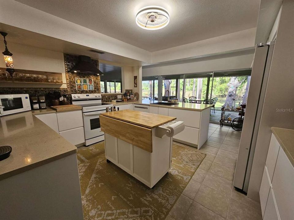 For Sale: $699,000 (2 beds, 2 baths, 2240 Square Feet)