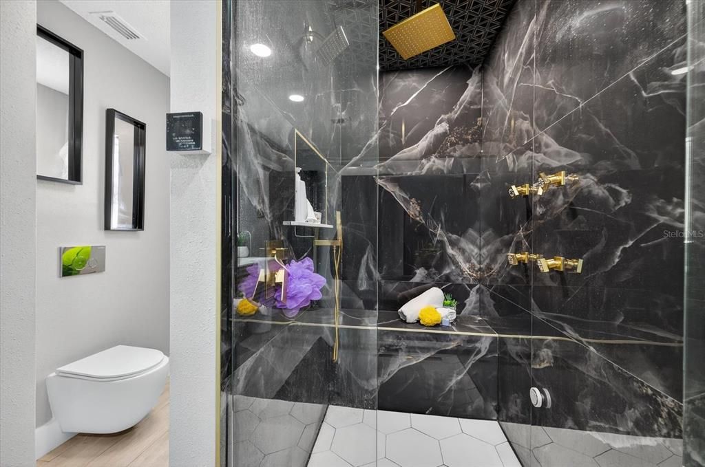 Activo con contrato: $598,995 (3 camas, 2 baños, 1686 Pies cuadrados)