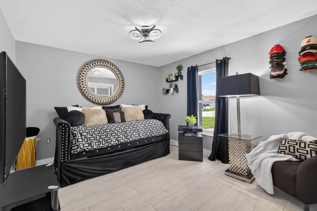 Activo con contrato: $598,995 (3 camas, 2 baños, 1686 Pies cuadrados)