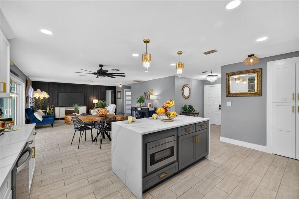 Activo con contrato: $598,995 (3 camas, 2 baños, 1686 Pies cuadrados)
