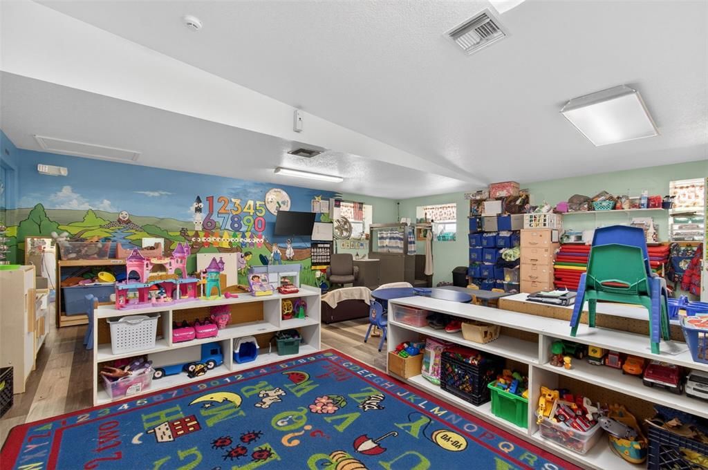 For Sale: $1,300,000 (0 beds, 0 baths, 5600 Square Feet)