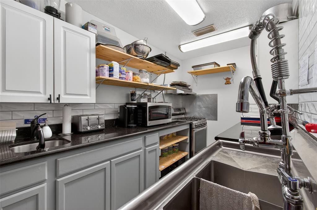 For Sale: $1,300,000 (0 beds, 0 baths, 5600 Square Feet)