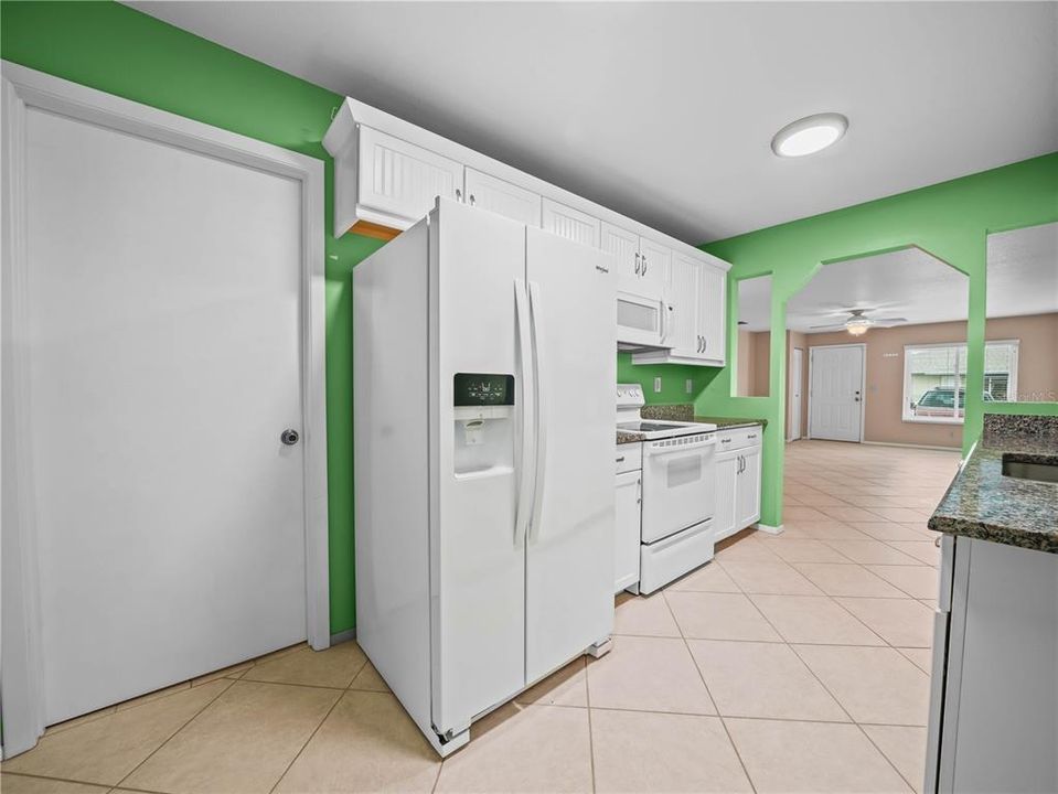 Под контрактом: $149,000 (2 спален, 2 ванн, 1073 Квадратных фут)