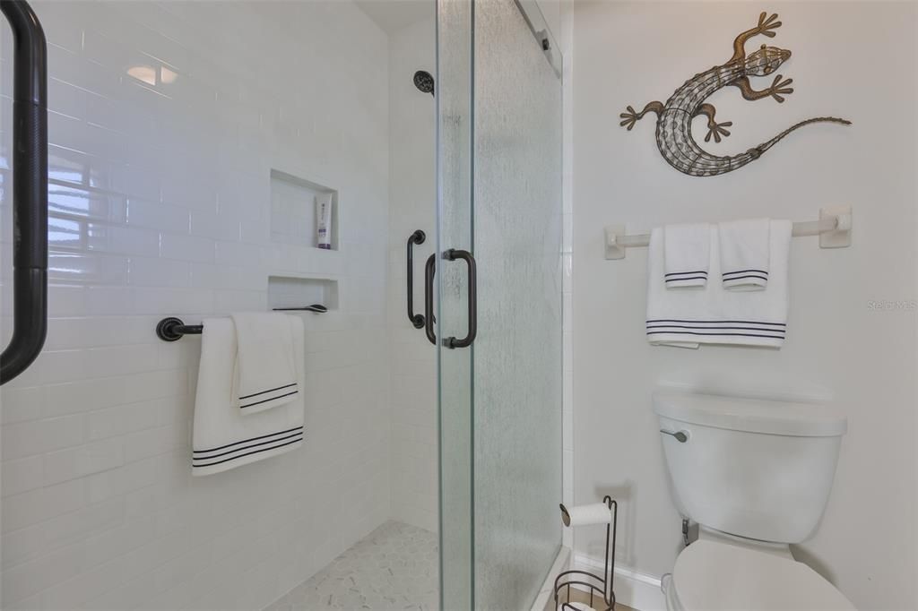 Activo con contrato: $434,500 (2 camas, 2 baños, 2185 Pies cuadrados)
