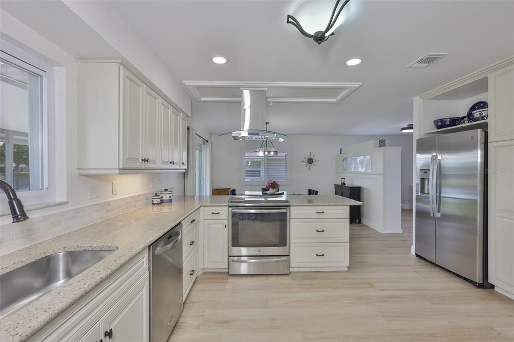 Activo con contrato: $434,500 (2 camas, 2 baños, 2185 Pies cuadrados)