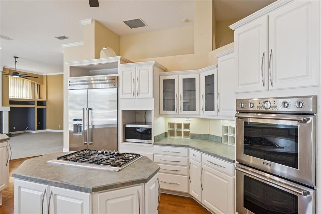 For Sale: $1,250,000 (4 beds, 3 baths, 4532 Square Feet)