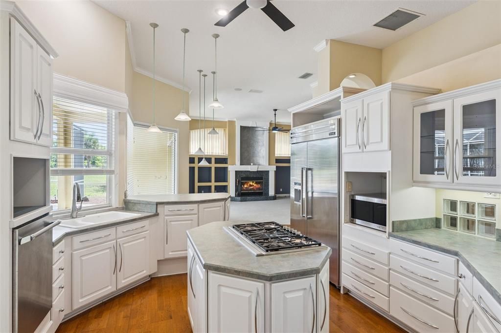 For Sale: $1,250,000 (4 beds, 3 baths, 4532 Square Feet)