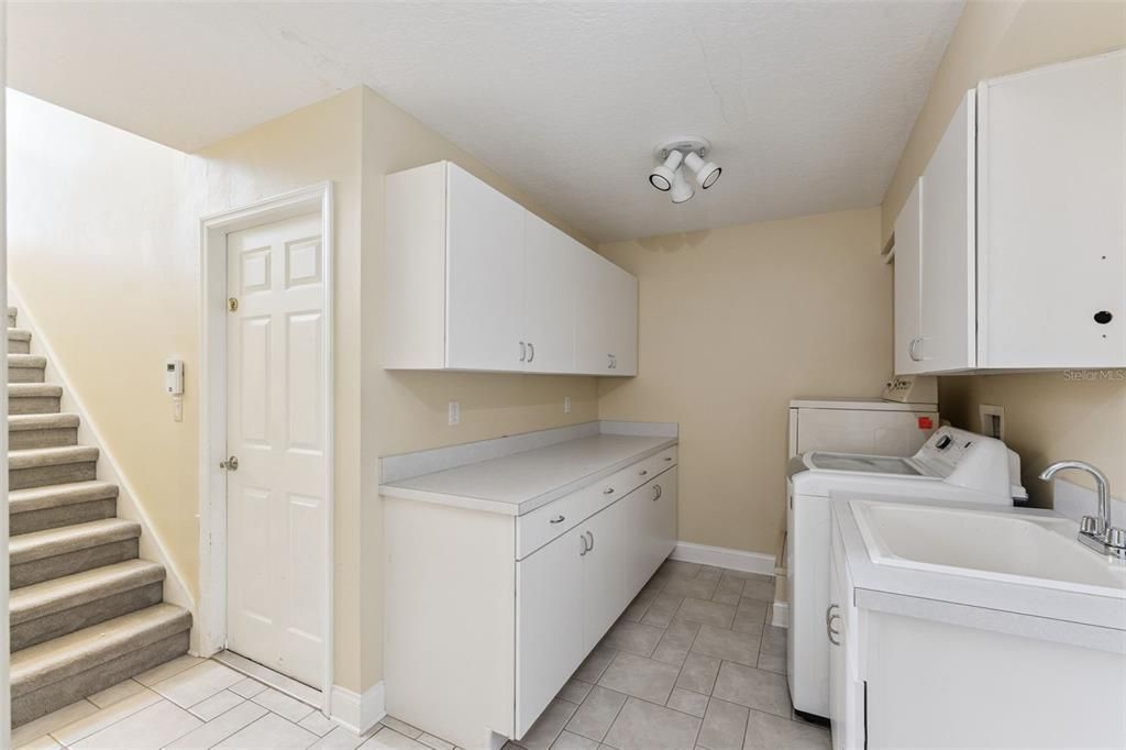 For Sale: $1,250,000 (4 beds, 3 baths, 4532 Square Feet)