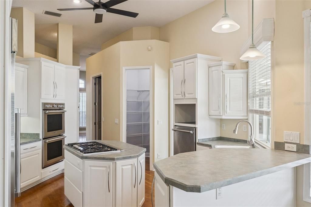 For Sale: $1,250,000 (4 beds, 3 baths, 4532 Square Feet)