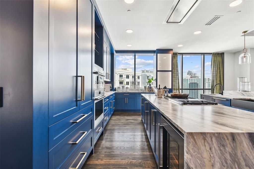En Venta: $3,995,000 (3 camas, 4 baños, 3980 Pies cuadrados)