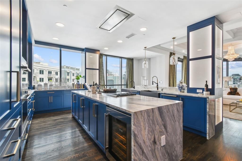 En Venta: $3,995,000 (3 camas, 4 baños, 3980 Pies cuadrados)
