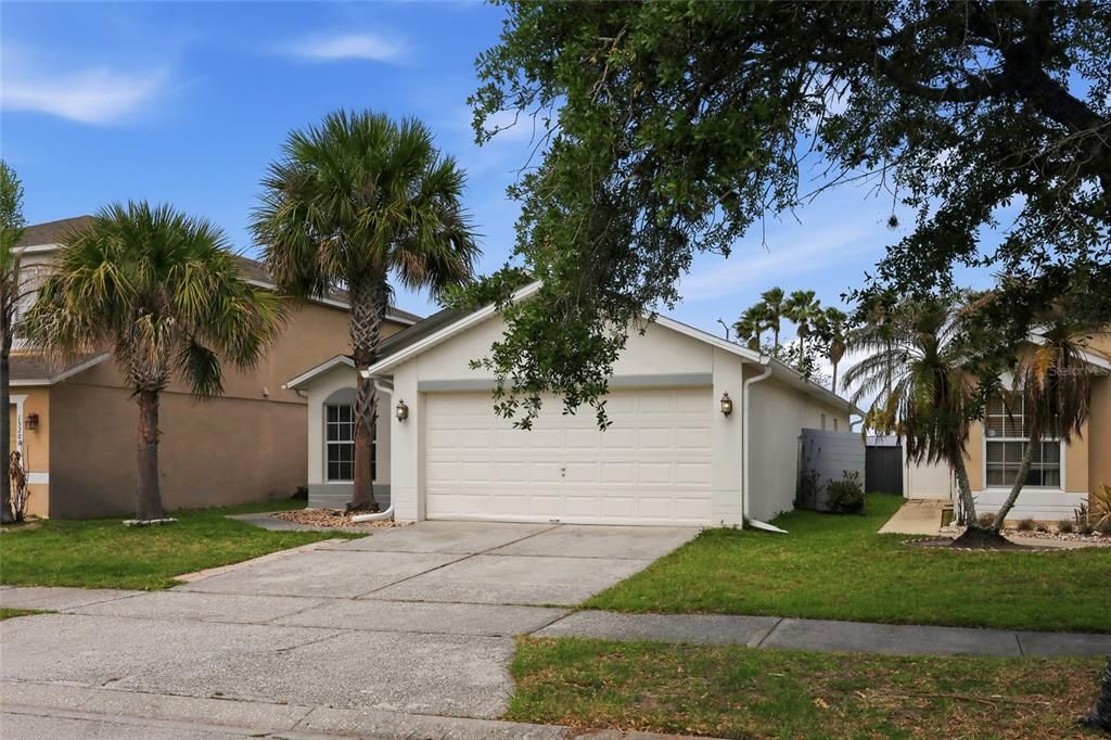 For Sale: $445,000 (3 beds, 2 baths, 1296 Square Feet)