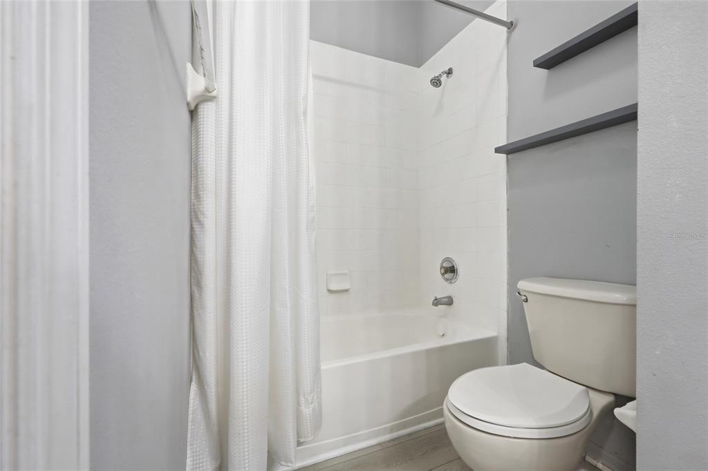For Sale: $445,000 (3 beds, 2 baths, 1296 Square Feet)