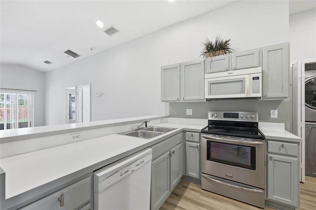 For Sale: $445,000 (3 beds, 2 baths, 1296 Square Feet)