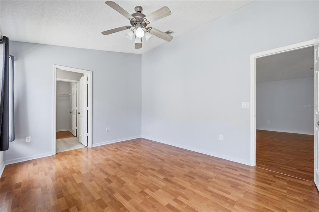 For Sale: $445,000 (3 beds, 2 baths, 1296 Square Feet)