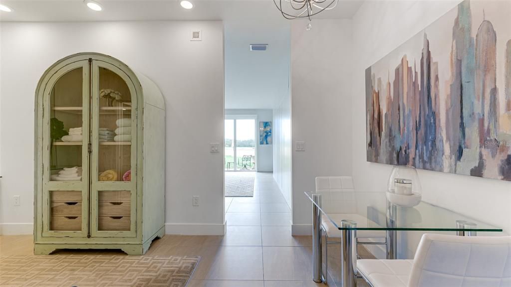 For Sale: $235,000 (1 beds, 1 baths, 595 Square Feet)