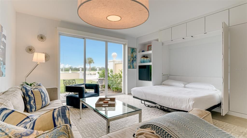 For Sale: $235,000 (1 beds, 1 baths, 595 Square Feet)