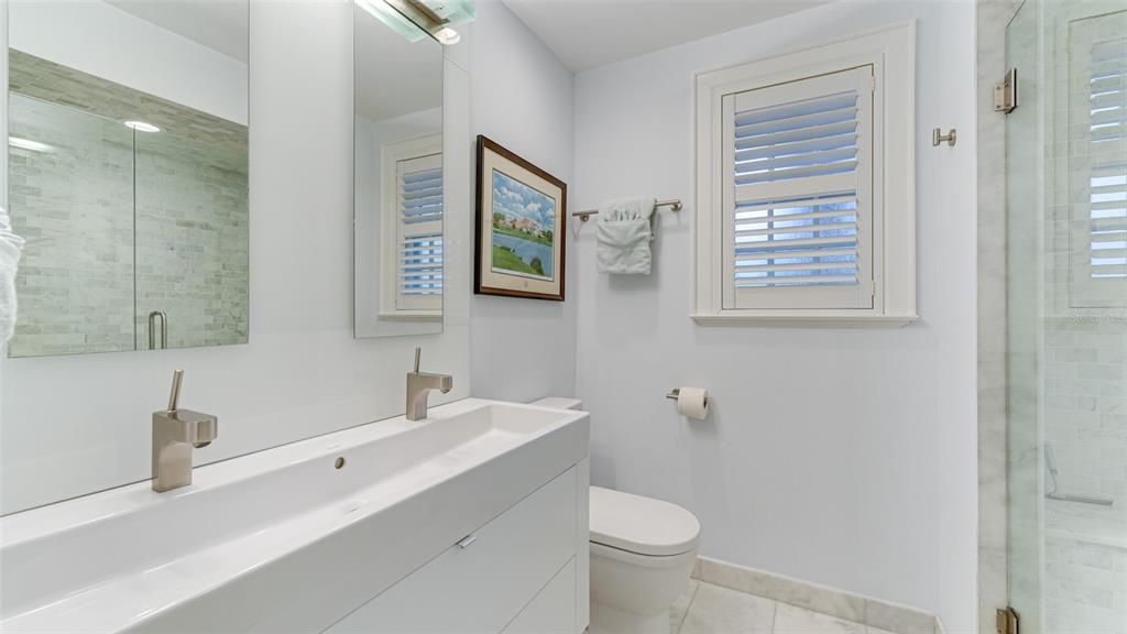 For Sale: $235,000 (1 beds, 1 baths, 595 Square Feet)