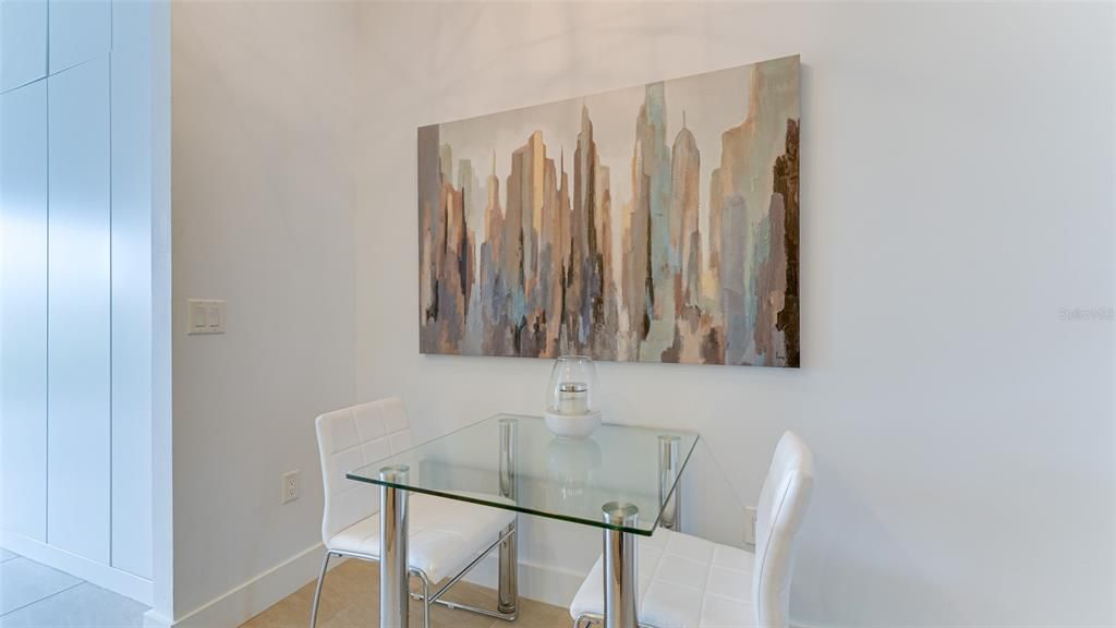 For Sale: $235,000 (1 beds, 1 baths, 595 Square Feet)