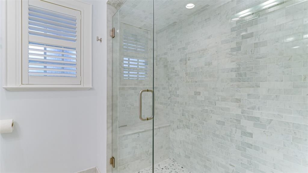 For Sale: $235,000 (1 beds, 1 baths, 595 Square Feet)