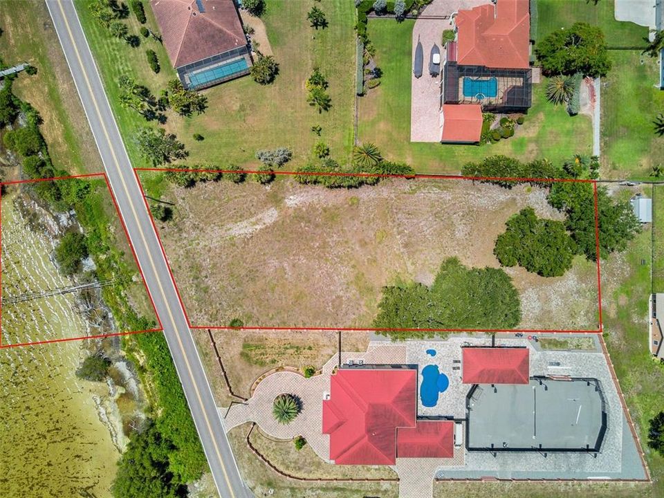 Activo con contrato: $745,000 (1.33 acres)