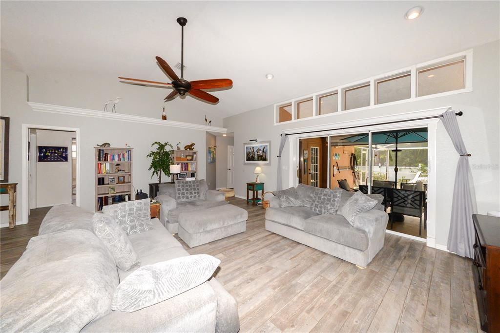 Activo con contrato: $399,500 (3 camas, 2 baños, 1913 Pies cuadrados)