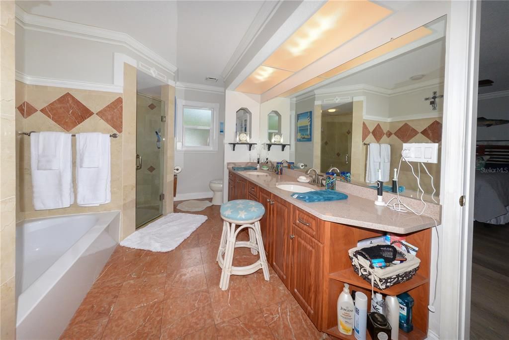 Activo con contrato: $399,500 (3 camas, 2 baños, 1913 Pies cuadrados)