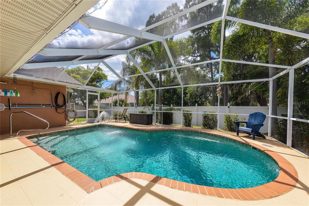 Activo con contrato: $399,500 (3 camas, 2 baños, 1913 Pies cuadrados)