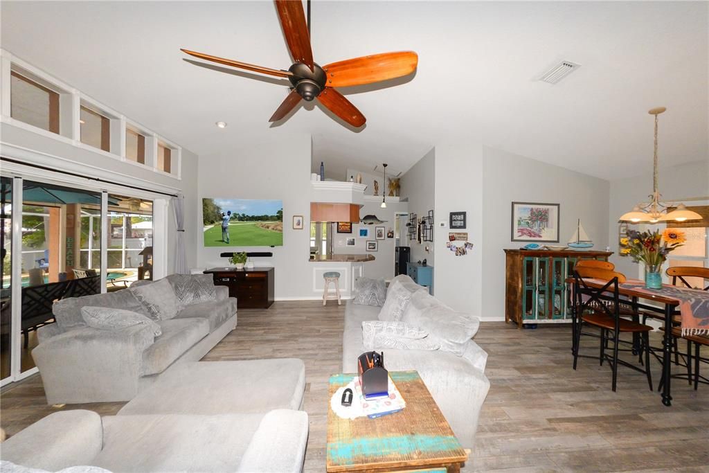 Activo con contrato: $399,500 (3 camas, 2 baños, 1913 Pies cuadrados)