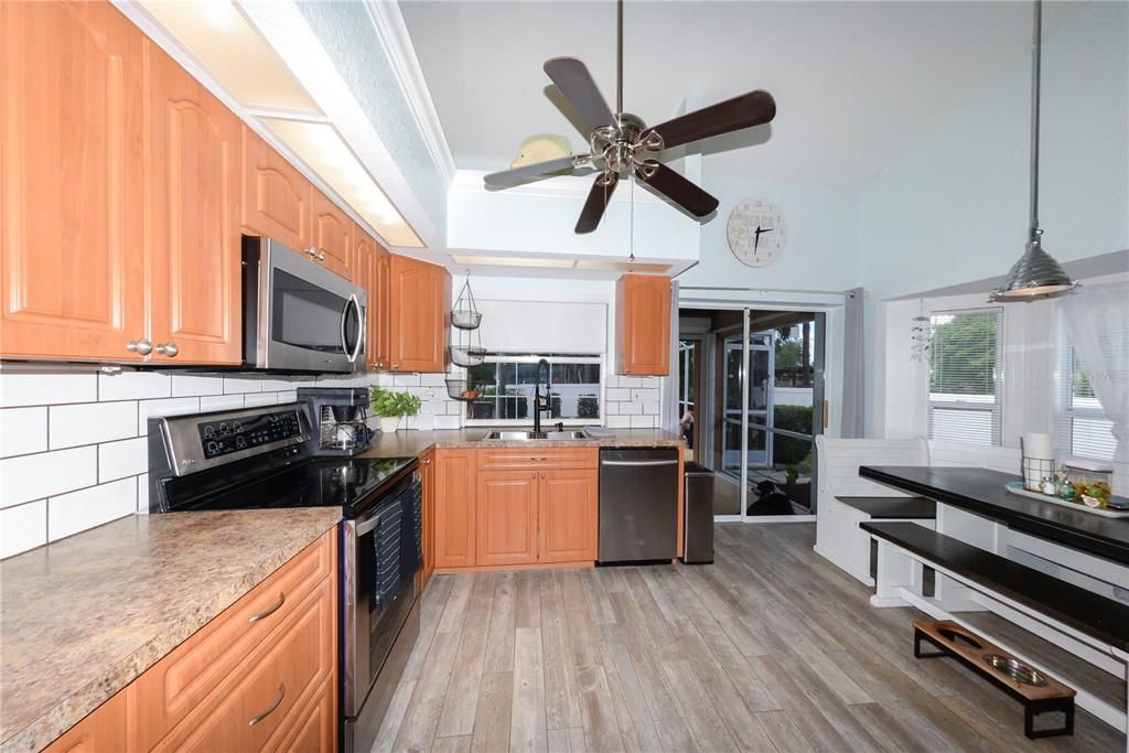 Activo con contrato: $399,500 (3 camas, 2 baños, 1913 Pies cuadrados)