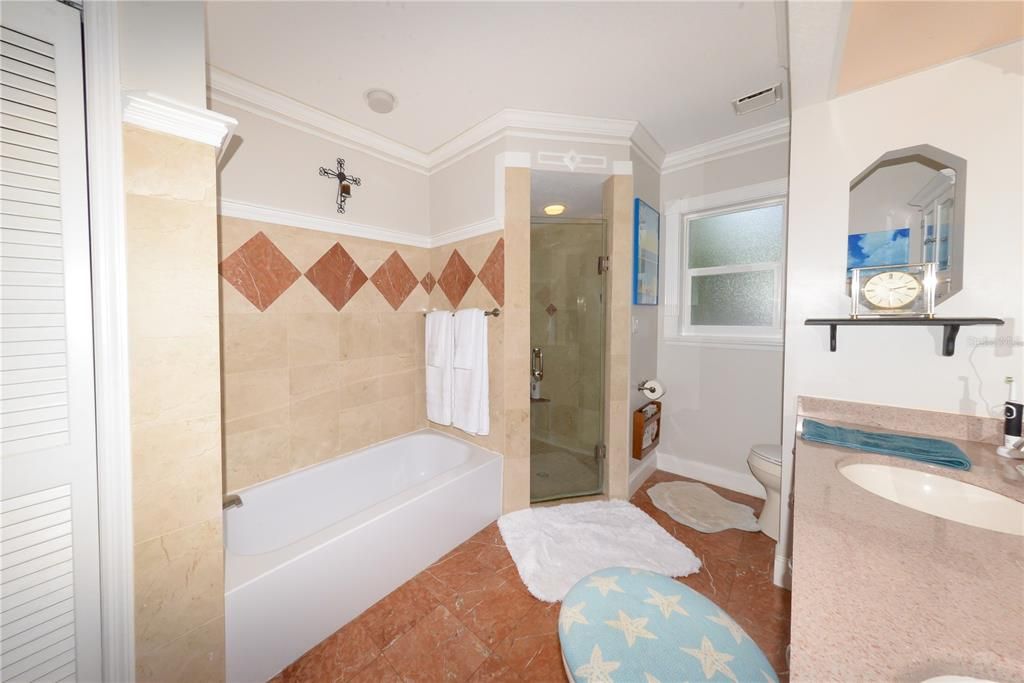 Activo con contrato: $399,500 (3 camas, 2 baños, 1913 Pies cuadrados)