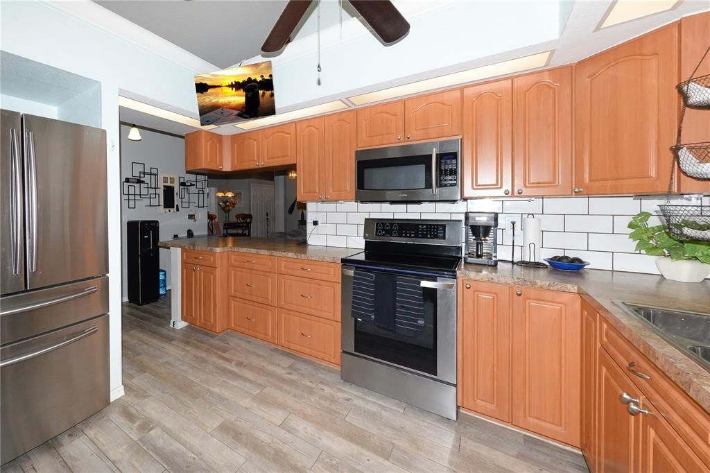 Activo con contrato: $399,500 (3 camas, 2 baños, 1913 Pies cuadrados)