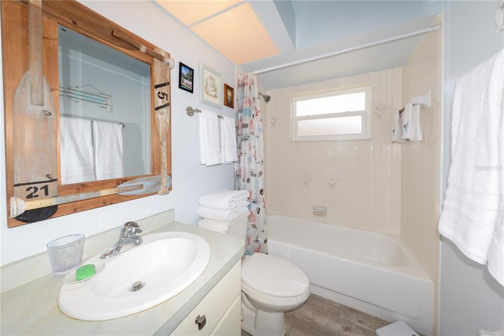 Activo con contrato: $399,500 (3 camas, 2 baños, 1913 Pies cuadrados)