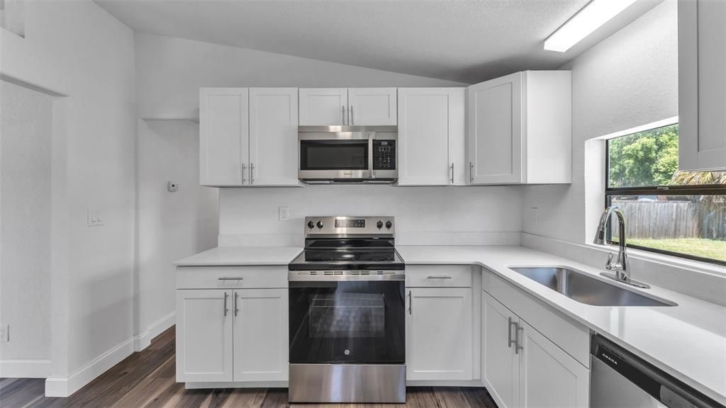 Active With Contract: $199,900 (3 beds, 2 baths, 1056 Square Feet)