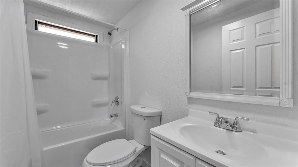 Active With Contract: $199,900 (3 beds, 2 baths, 1056 Square Feet)