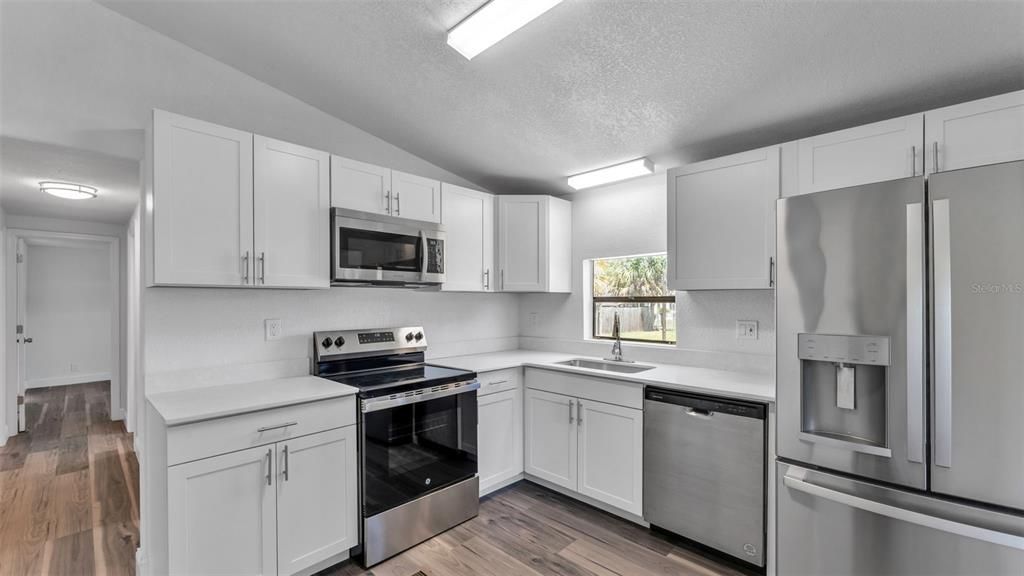 Active With Contract: $199,900 (3 beds, 2 baths, 1056 Square Feet)