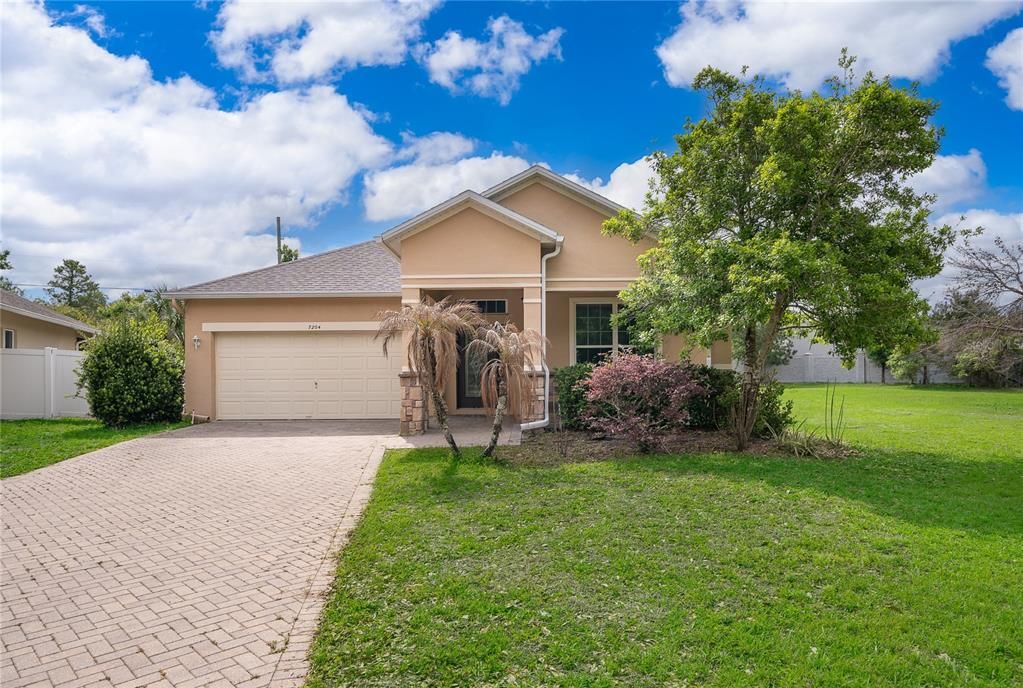 Active With Contract: $345,000 (4 beds, 2 baths, 1976 Square Feet)