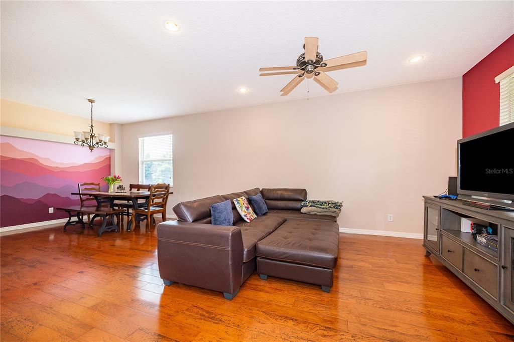 Active With Contract: $345,000 (4 beds, 2 baths, 1976 Square Feet)