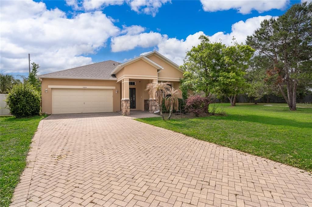 Active With Contract: $345,000 (4 beds, 2 baths, 1976 Square Feet)