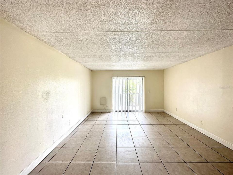 For Rent: $1,225 (1 beds, 1 baths, 742 Square Feet)