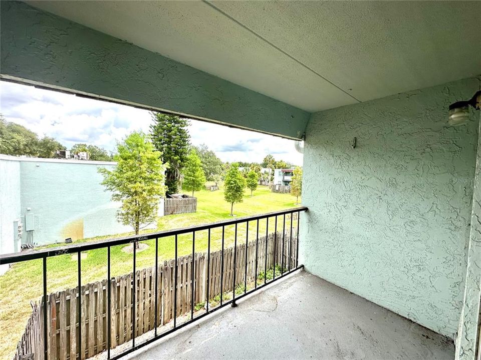 For Rent: $1,225 (1 beds, 1 baths, 742 Square Feet)