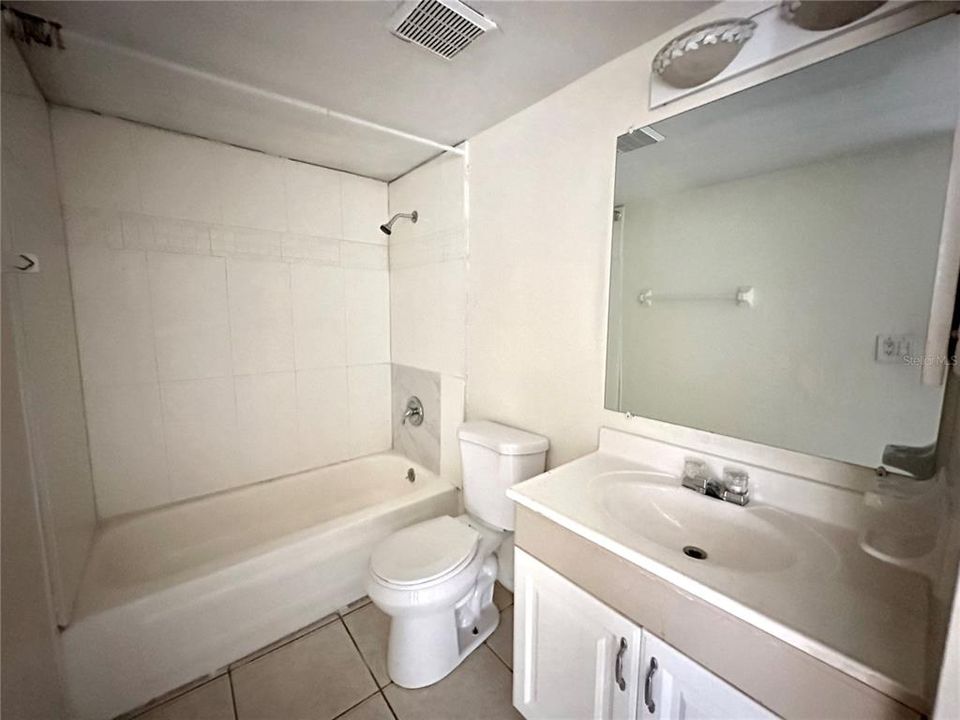 For Rent: $1,225 (1 beds, 1 baths, 742 Square Feet)