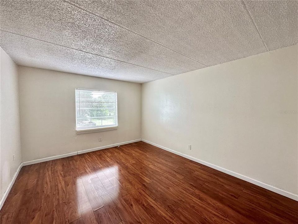 For Rent: $1,225 (1 beds, 1 baths, 742 Square Feet)