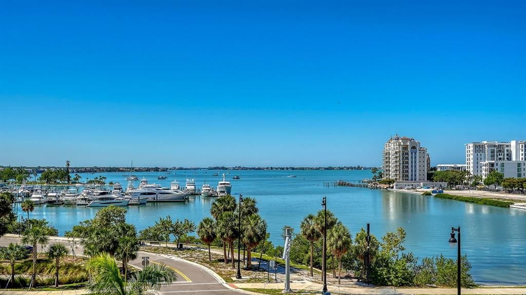En Venta: $2,649,000 (3 camas, 3 baños, 2625 Pies cuadrados)