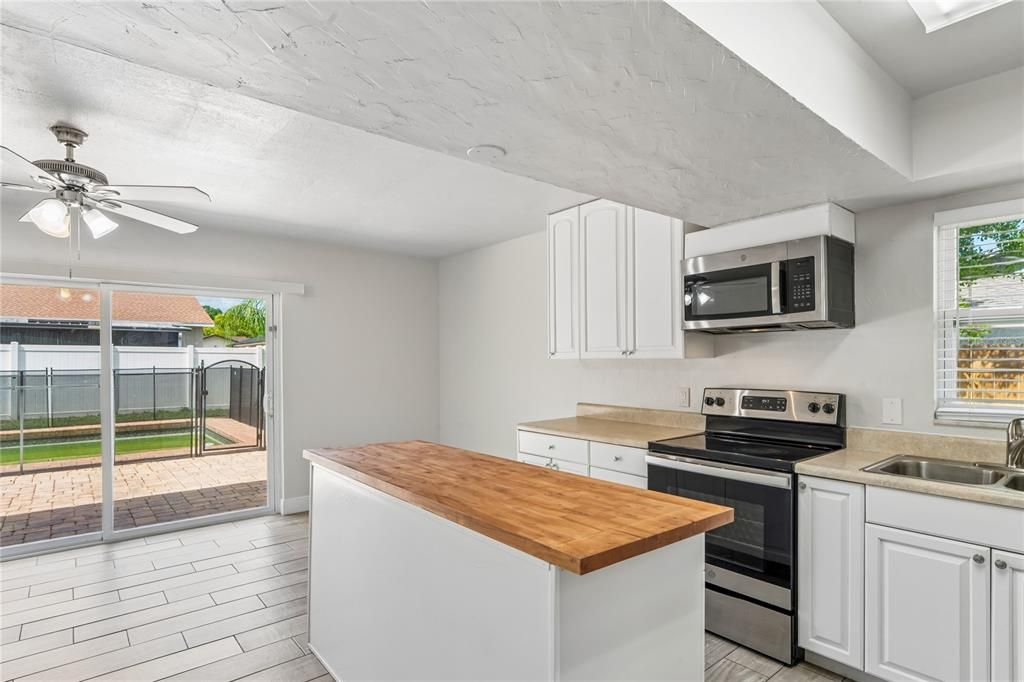 Activo con contrato: $389,900 (3 camas, 2 baños, 1188 Pies cuadrados)