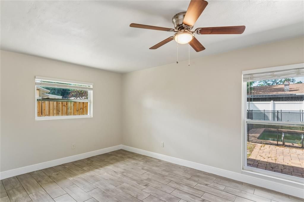 Activo con contrato: $389,900 (3 camas, 2 baños, 1188 Pies cuadrados)