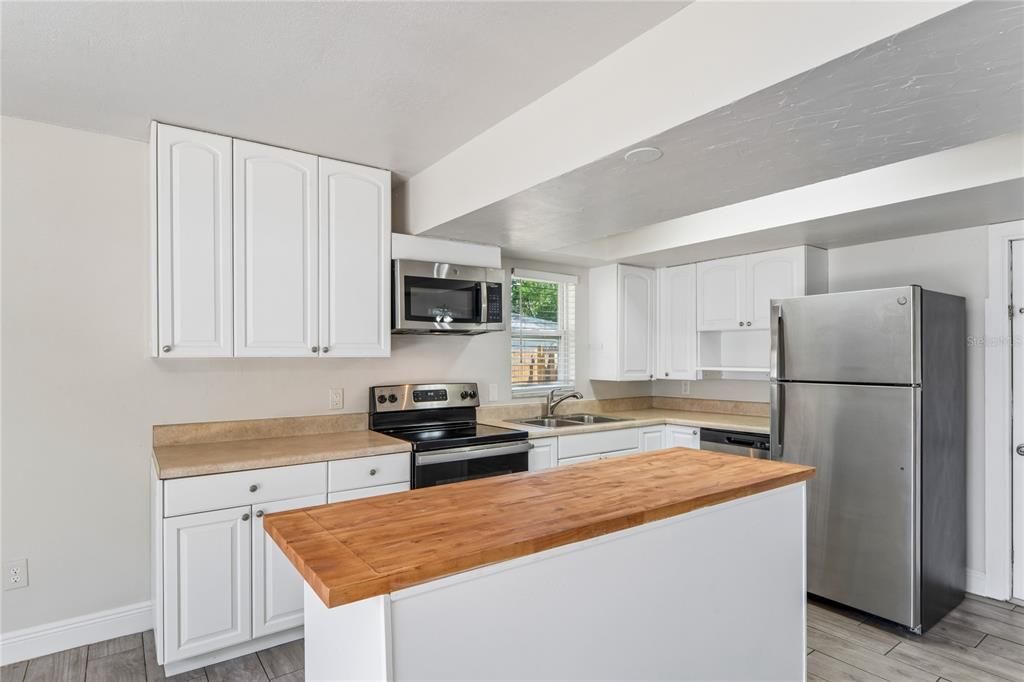Activo con contrato: $389,900 (3 camas, 2 baños, 1188 Pies cuadrados)