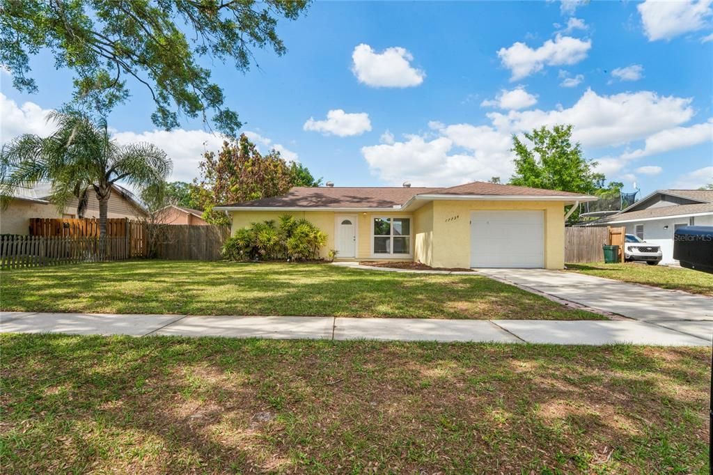 Activo con contrato: $389,900 (3 camas, 2 baños, 1188 Pies cuadrados)