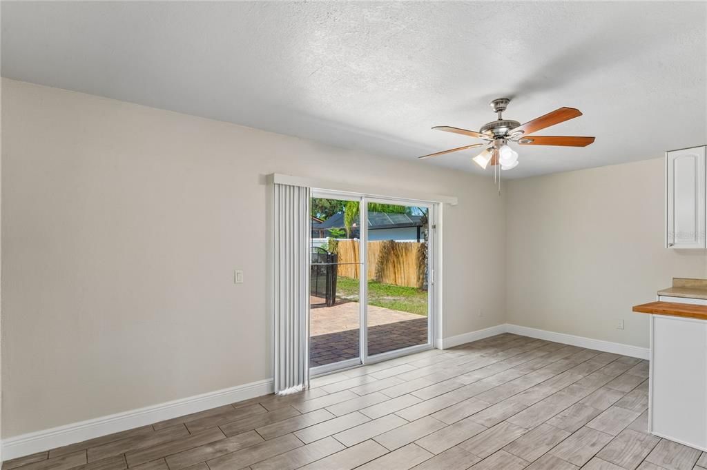 Activo con contrato: $389,900 (3 camas, 2 baños, 1188 Pies cuadrados)