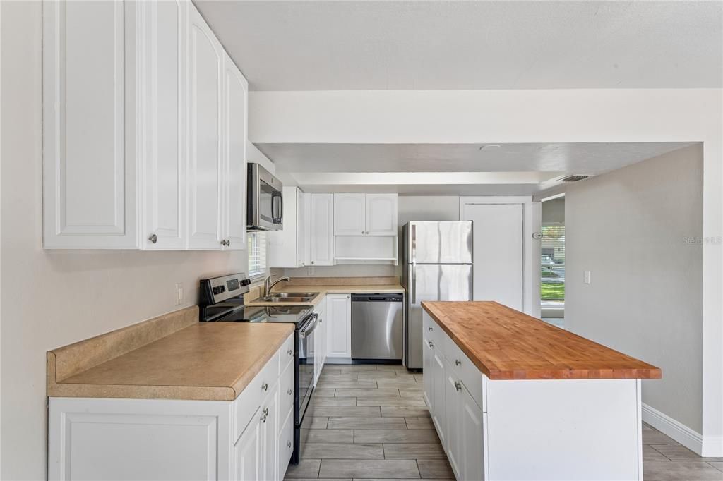 Activo con contrato: $389,900 (3 camas, 2 baños, 1188 Pies cuadrados)